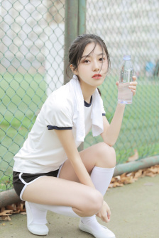 宝宝才三根手指湿成这样